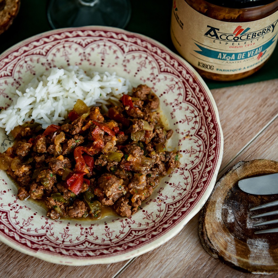 assiette-axoa-maisonaccoceberry-espelette